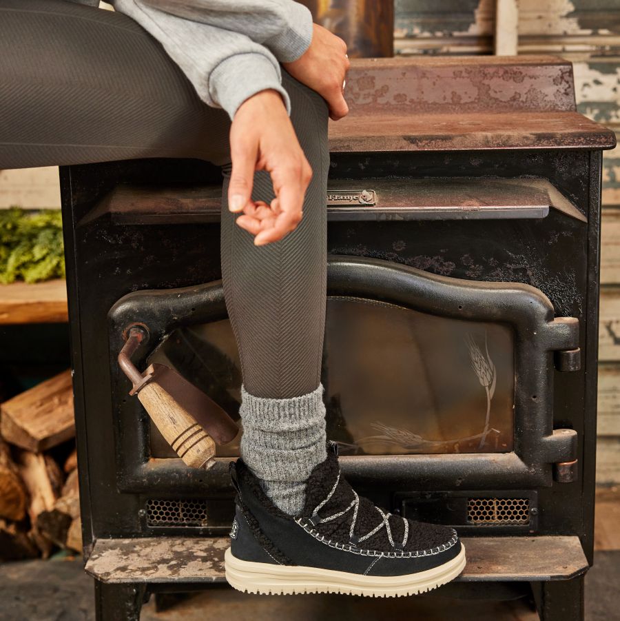  Camden Suede Cozy - Black